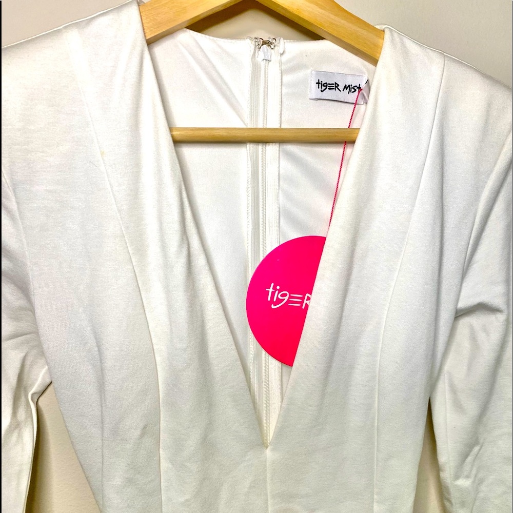 🆕 Tiger Mist White 3/4 Sleeve Deep V Dress Size Small